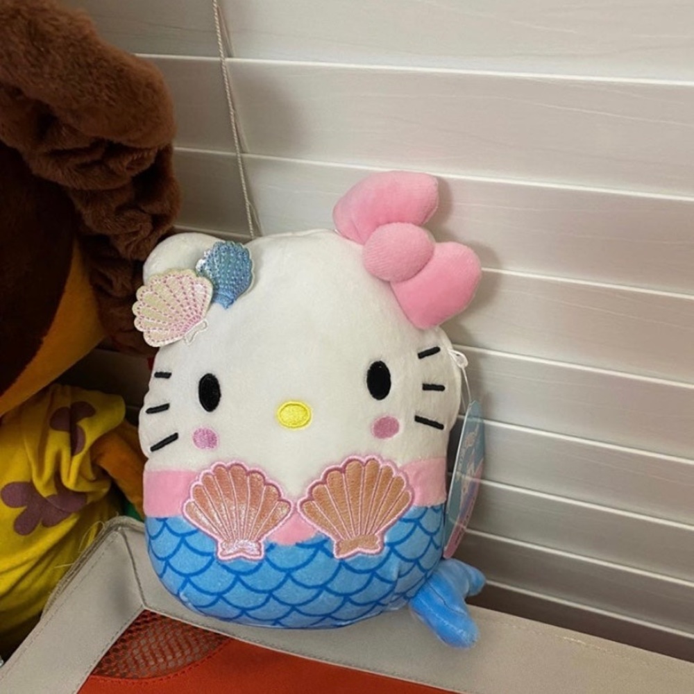 6.5” Hello Kitty Squishmallow